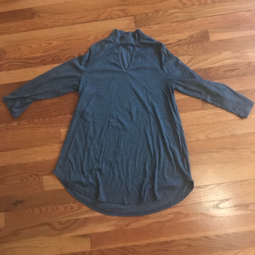 Grey flowy top with cut in front